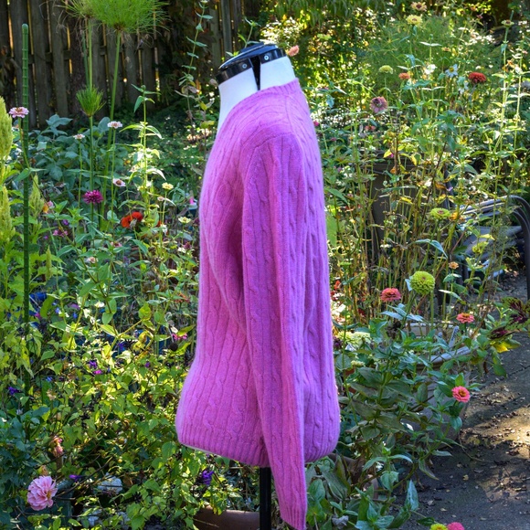 100% Johnston's Scottish Cashmere cable knit V-neck vintage sweater pristine - Picture 2 of 5